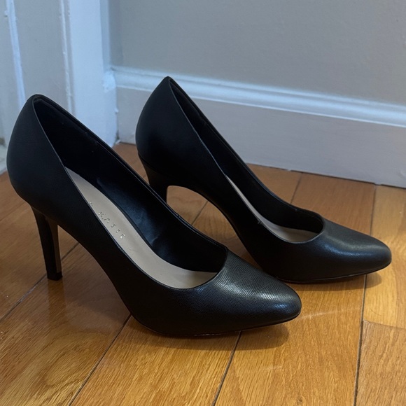 Kelly & Katie / KK Tiana Black Pump Heels - Picture 3 of 8